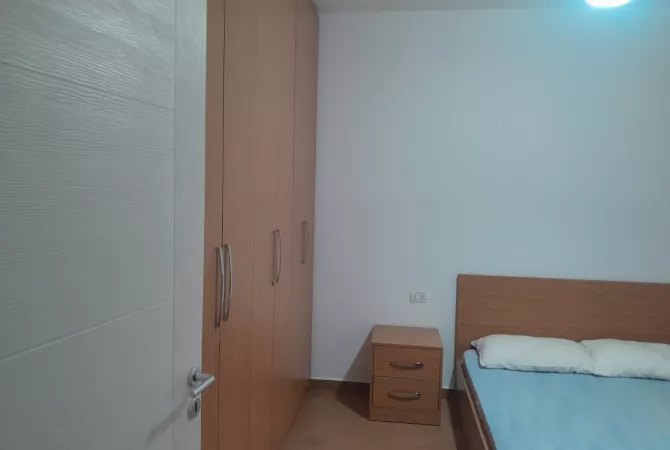 Shtepi me qera Apartament ne Tirane, 2+1, Mobilimi E mobiluar, Pagesa 370  Euro.