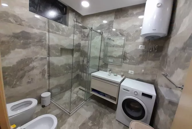 Apartament 2+1+2 tualete +2 Ballkone Me Qira në Fresk, Tiranë - 500€ | 117 m² 
