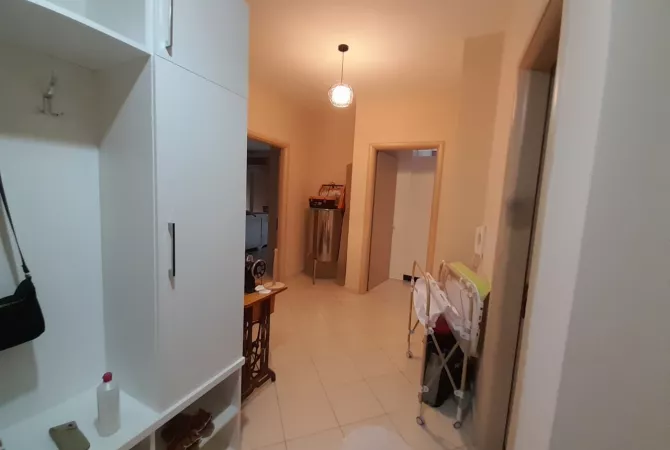 Shtepi me qera Apartament ne Tirane, 2+1, Mobilimi E mobiluar, Pagesa 500  Euro.