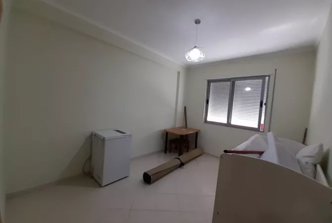 Shtepi me qera Apartament ne Tirane, 2+1, Mobilimi E mobiluar, Pagesa 500  Euro.