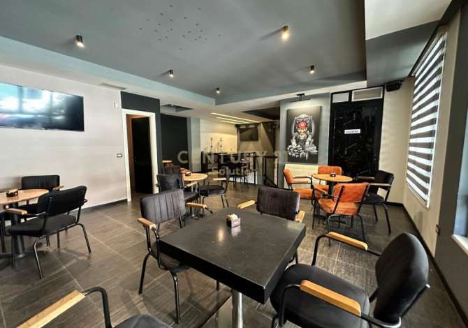 Ambient biznesi me qera 2+1 ne Tirane - 1,250 Euro