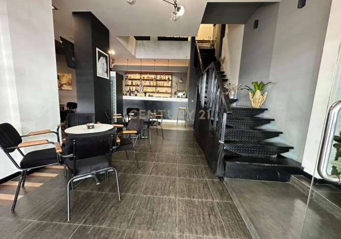 Ambient biznesi me qera 2+1 ne Tirane - 1,250 Euro