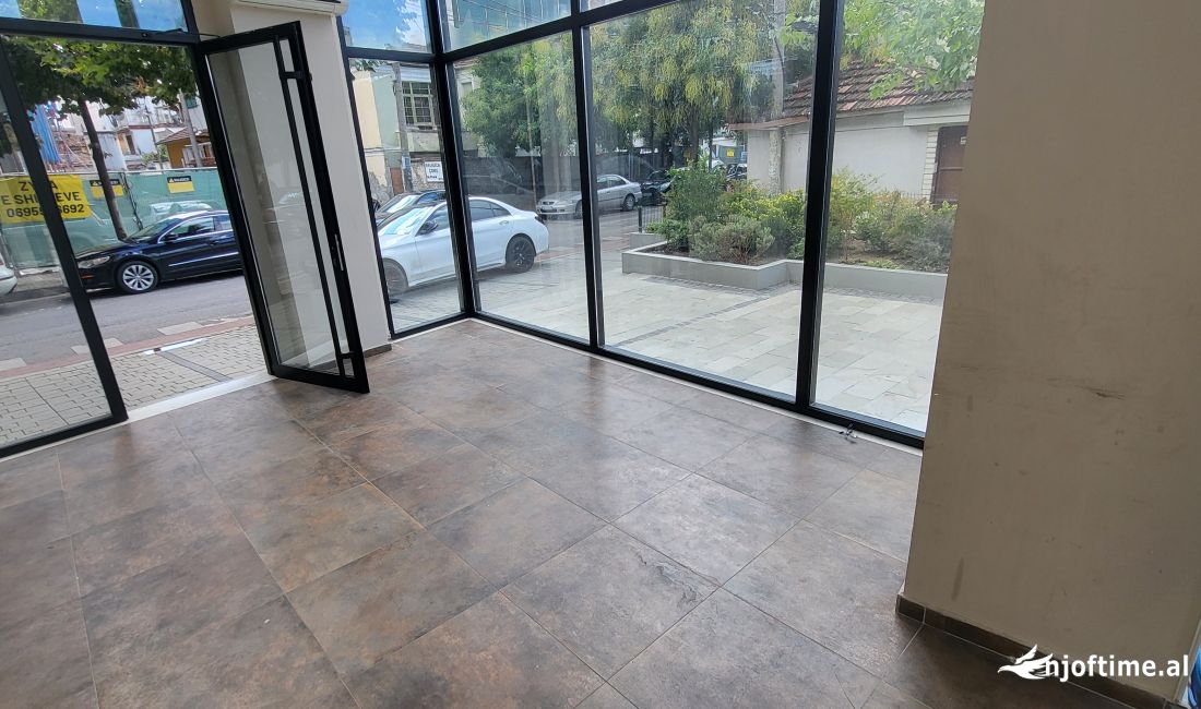 Zyre/Dyqan buze rruge