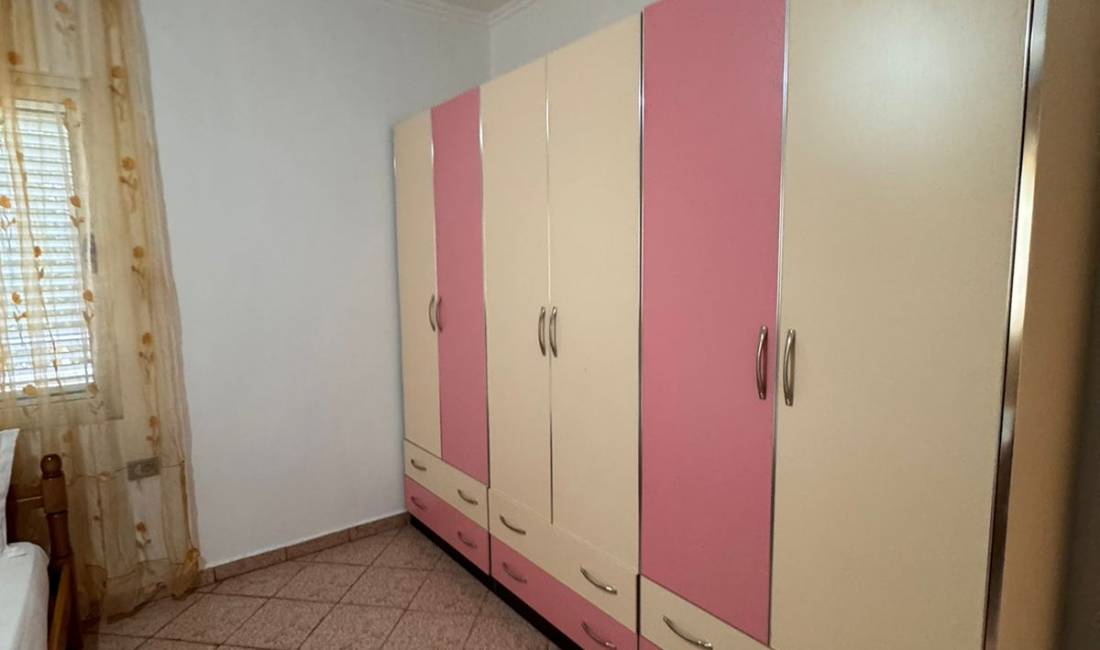 Shtepi me qera Apartament ne Tirane, Garsoniere, Mobilimi E mobiluar, Pagesa 24,000  Leke.