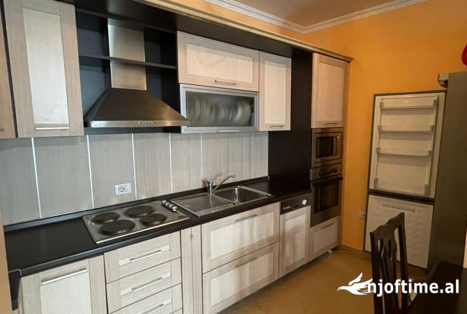 Jepet me Qira Apartament Bashkëkohor - Fresku,te Melisa