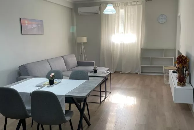 Shtepi me qera Apartament ne Tirane, 2+1, Mobilimi E mobiluar, Pagesa 500  Euro.