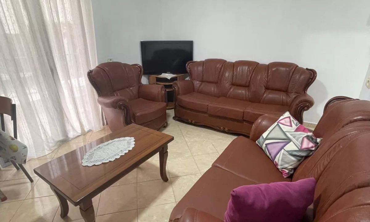 Shtepi me qera Apartament ne Tirane, 1+1, Mobilimi E mobiluar, Pagesa 35,000  Leke.