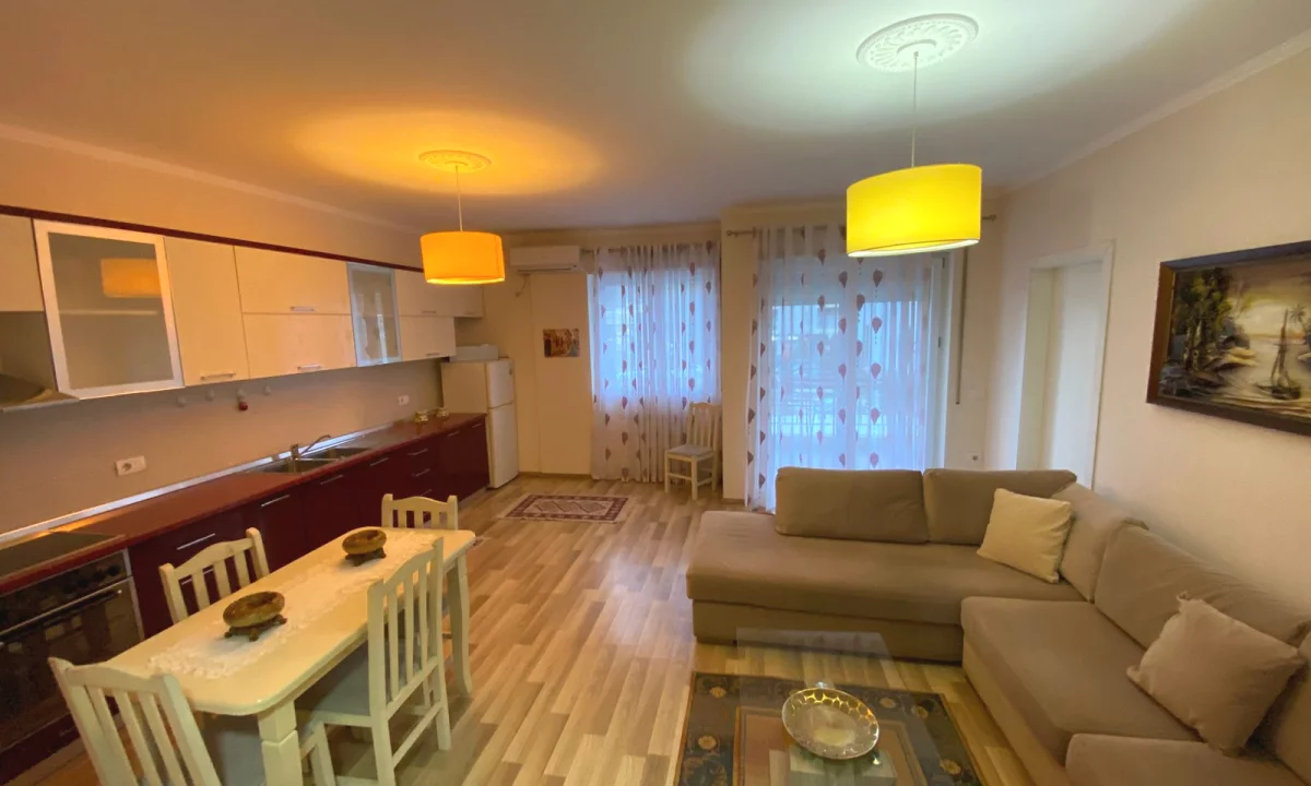 Shtepi me qera Apartament ne Tirane, 1+1, Mobilimi E mobiluar, Pagesa 40,000  Leke.