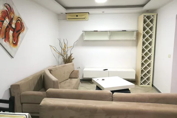 Shtepi me qera Apartament ne Tirane, 1+1, Mobilimi E mobiluar, Pagesa 38,000  Leke.