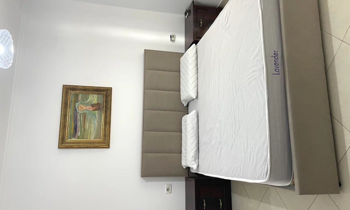 Shtepi me qera Apartament ne Tirane, 2+1, Mobilimi E mobiluar, Pagesa 40,000  Leke.