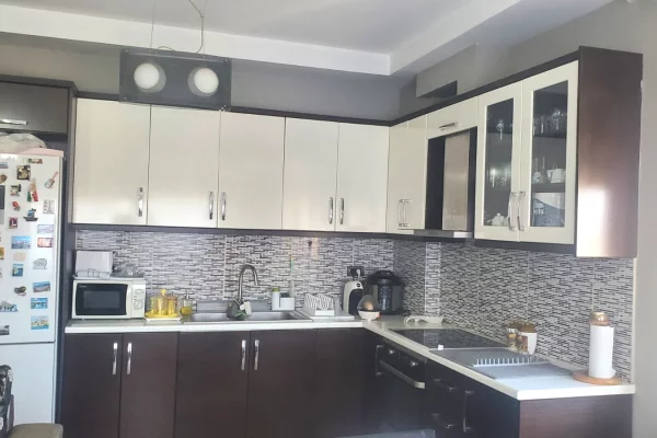Shtepi me qera Apartament ne Tirane, 2+1, Mobilimi E mobiluar, Pagesa 45,000  Leke.