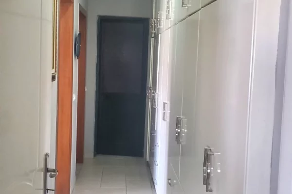 Shtepi me qera Apartament ne Tirane, 2+1, Mobilimi E mobiluar, Pagesa 45,000  Leke.