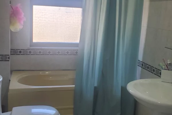 Shtepi me qera Apartament ne Tirane, 2+1, Mobilimi E mobiluar, Pagesa 45,000  Leke.