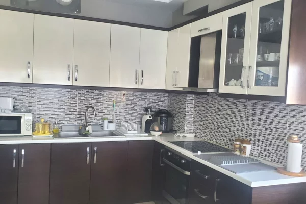 Shtepi me qera Apartament ne Tirane, 2+1, Mobilimi E mobiluar, Pagesa 45,000  Leke.