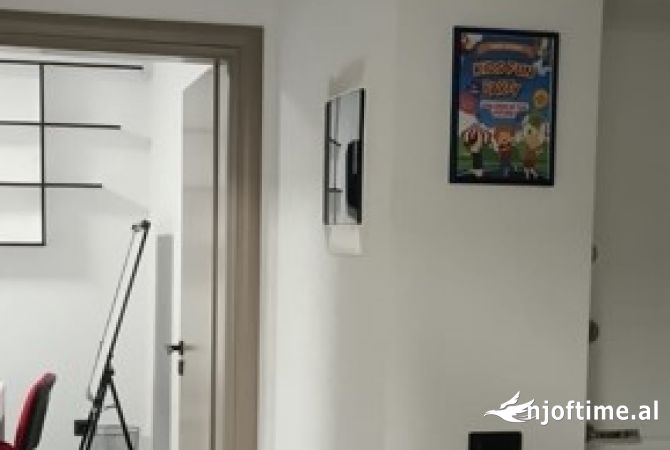 Ambiente Commerciale in Affitto 3+1 a Tirana - 800 Euro