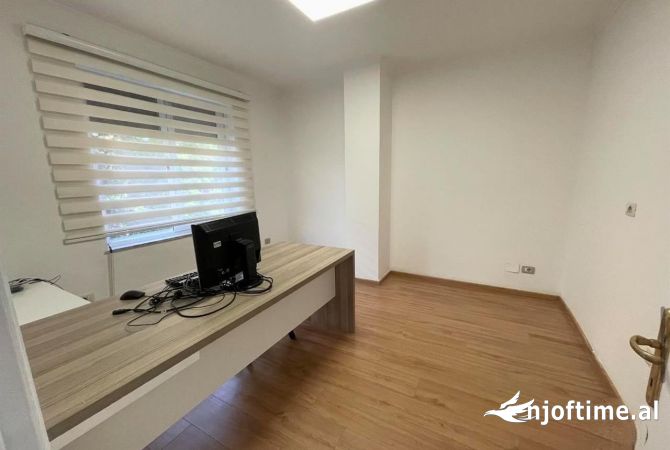 🏡 Jepet ambjent biznesi me qira te Komuna e Parisit 