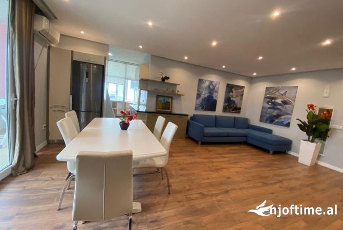 Ambiente Commerciale in Affitto 1+1 a Tirana - 1,100 Euro