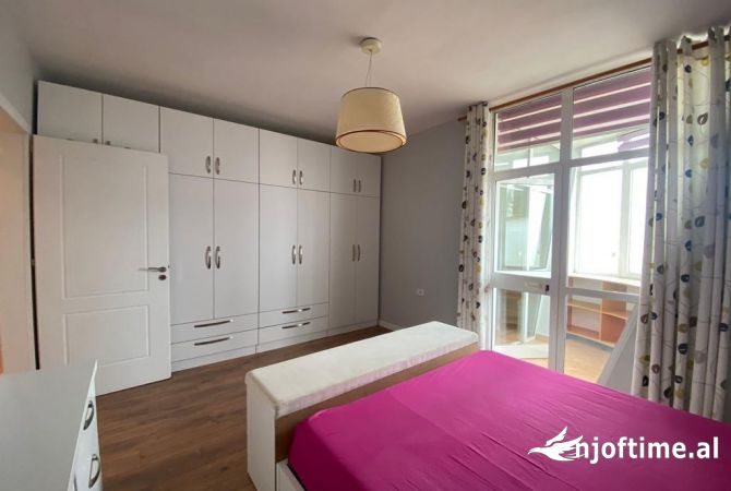 Ambiente Commerciale in Affitto 1+1 a Tirana - 1,100 Euro