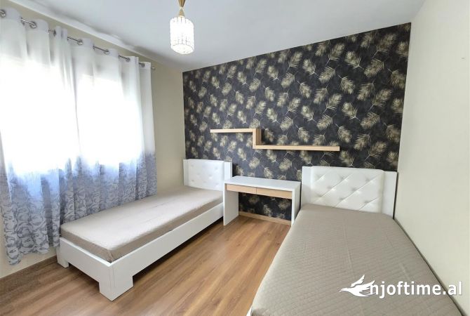 Shtepi ne shitje Apartament ne Tirane, 2+1, Mobilimi E mobiluar, Pagesa 190,000  Euro.