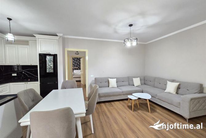 Shtepi ne shitje Apartament ne Tirane, 2+1, Mobilimi E mobiluar, Pagesa 190,000  Euro.