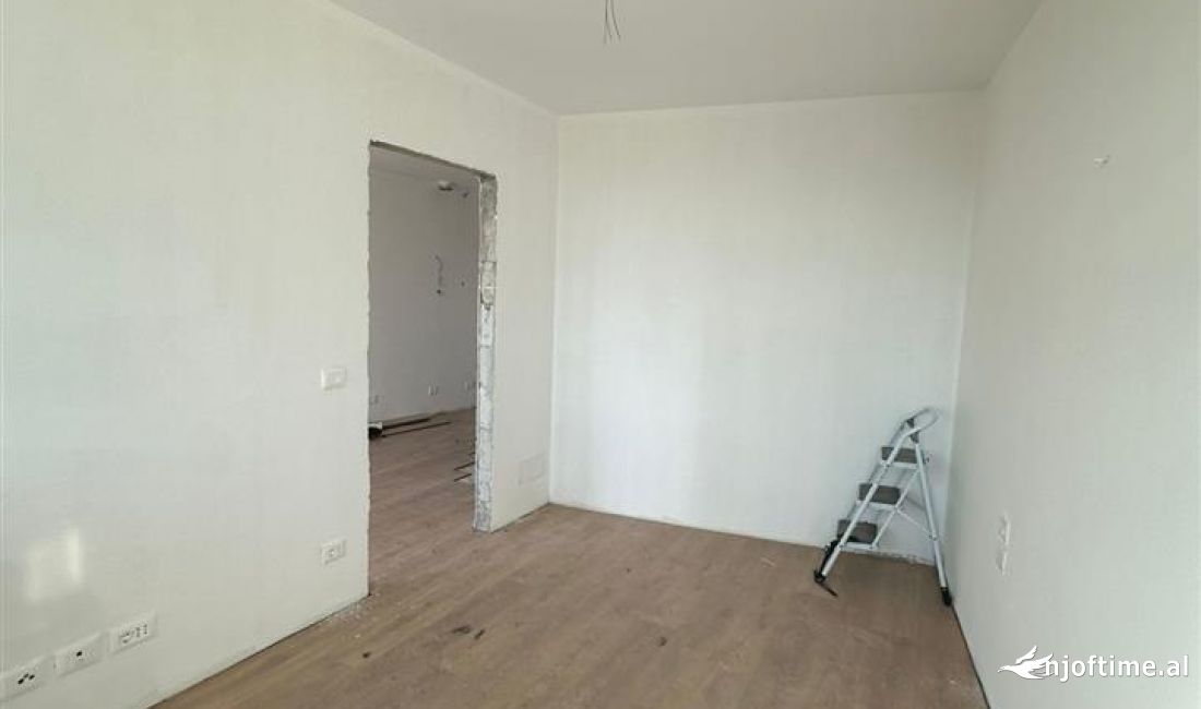 🏡 Jepet Ambient per zyra me qira te Kompleksi Lake View