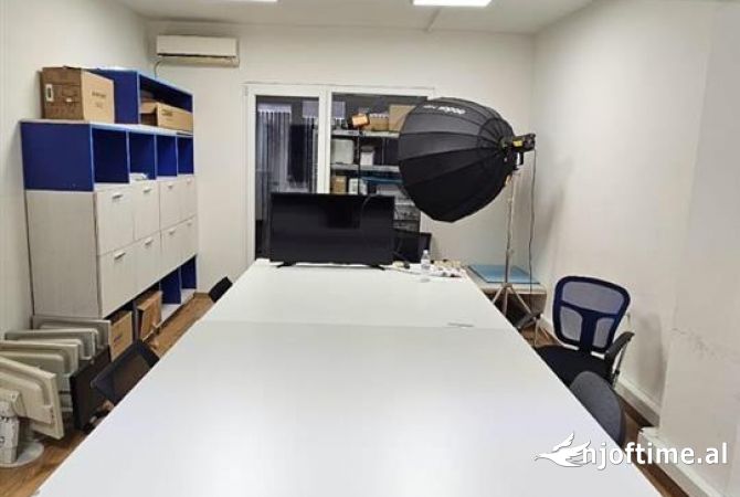 Ambiente Commerciale in Affitto 3+1 a Tirana - 3,000 Euro