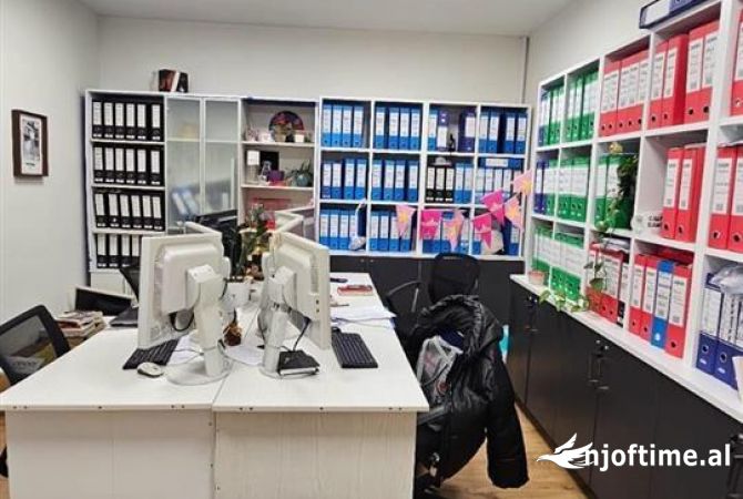 Ambiente Commerciale in Affitto 3+1 a Tirana - 3,000 Euro