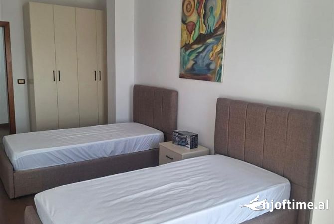 Shtepi ne shitje Apartament ne Tirane, 2+1, Mobilimi Bosh, pa mobiluar, Pagesa 175,000  Euro.