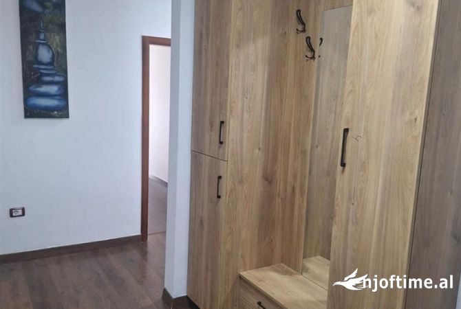Shtepi ne shitje Apartament ne Tirane, 2+1, Mobilimi Bosh, pa mobiluar, Pagesa 175,000  Euro.