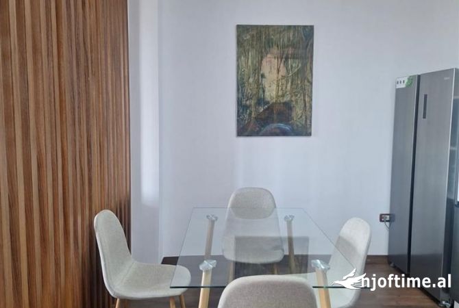 Shtepi ne shitje Apartament ne Tirane, 2+1, Mobilimi Bosh, pa mobiluar, Pagesa 175,000  Euro.