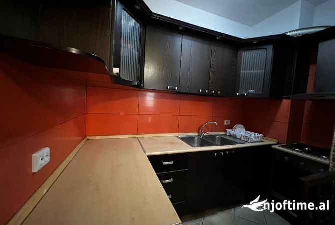 Shtepi ne shitje Apartament ne Tirane, 1+1, Mobilimi E mobiluar, Pagesa 120,000  Euro.