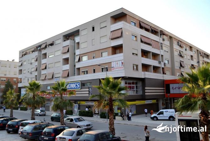 Ambiente Commerciale in Vendita 1+1 a Tirana - 237,600 Euro