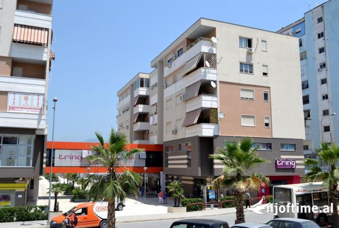 Ambiente Commerciale in Vendita 1+1 a Tirana - 429,500 Euro