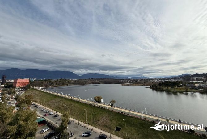 Ambiente Commerciale in Affitto 3+1 a Tirana - 2,500 Euro