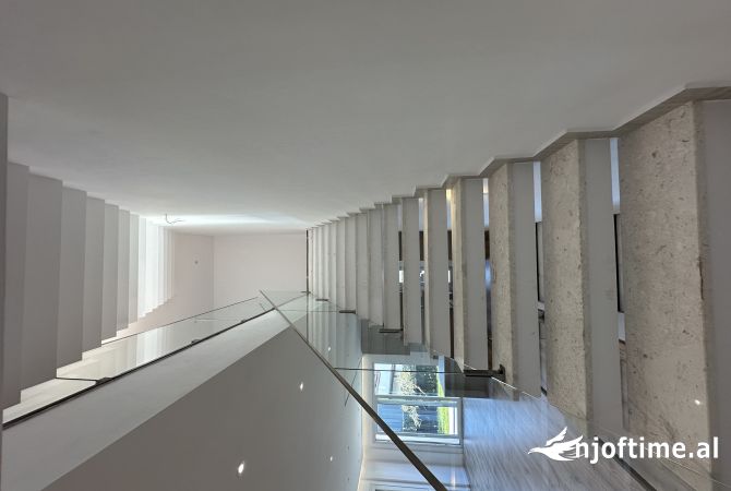 Shtepi me qera Vila Luksoze ne Tirane, 5+1, Mobilimi Pjeserisht e mobiluar, Pagesa 3,000  Euro.