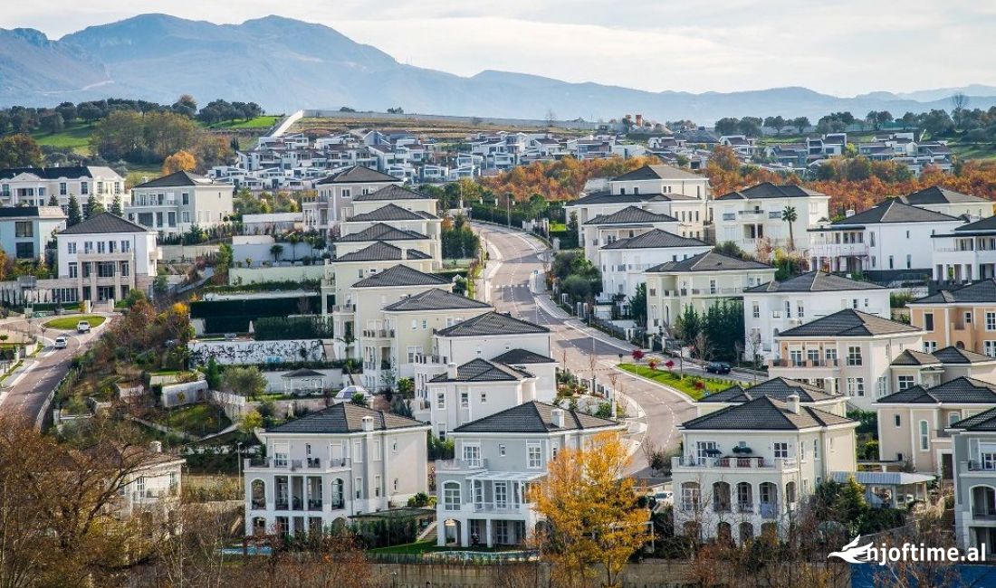 Shtepi me qera Vila Luksoze ne Tirane, 4+1, Mobilimi E mobiluar, Pagesa 4,800  Euro.