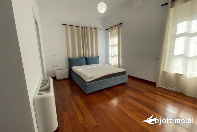 Shtepi me qera Vila Luksoze ne Tirane, 4+1, Mobilimi E mobiluar, Pagesa 4,800  Euro.