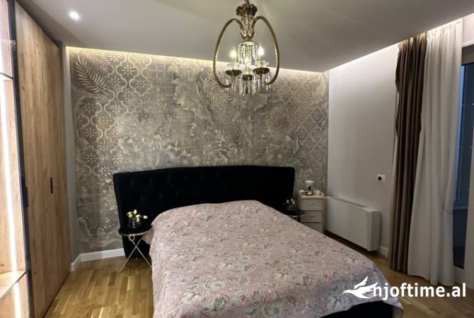 Shtepi ne shitje Apartament ne Tirane, 3+1, Mobilimi E mobiluar, Pagesa 350,000  Euro.