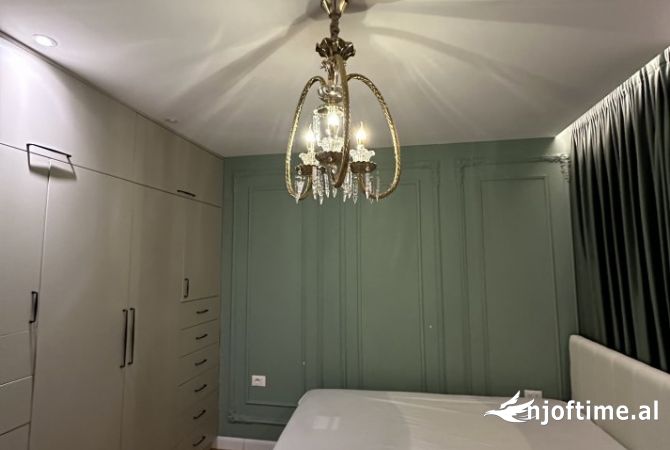 Shtepi ne shitje Apartament ne Tirane, 3+1, Mobilimi E mobiluar, Pagesa 350,000  Euro.