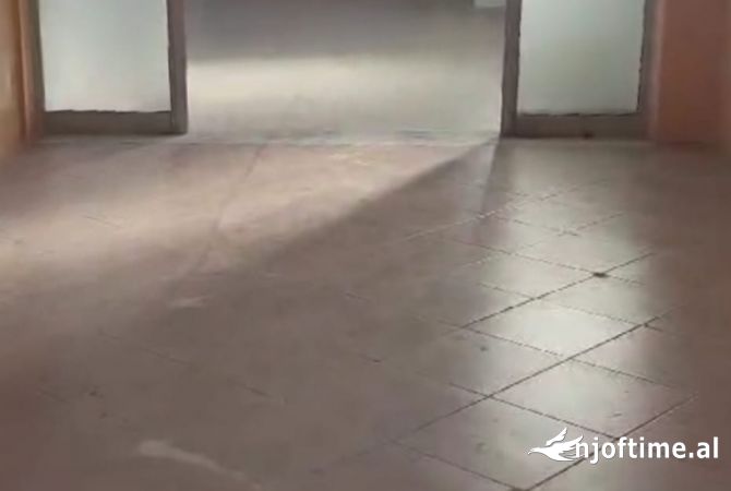 Ambiente Commerciale in Affitto 3+1 a Tirana - 800 Euro