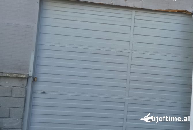 Ambiente Commerciale in Affitto 4+1 a Tirana - 2,400 Euro