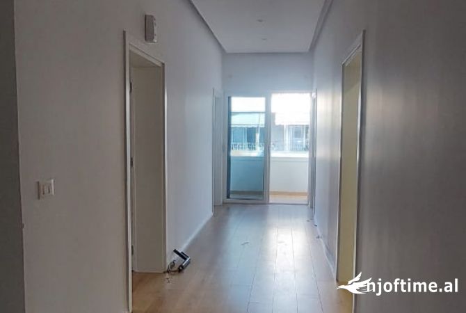 🏡 Jepet Ambienti Biznesi me Qira te Parku Olimpik, Komuna e Parisit