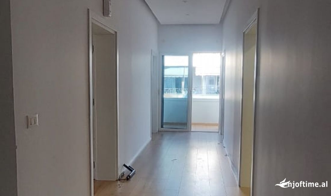 🏡 Jepet Ambienti Biznesi me Qira te Parku Olimpik, Komuna e Parisit