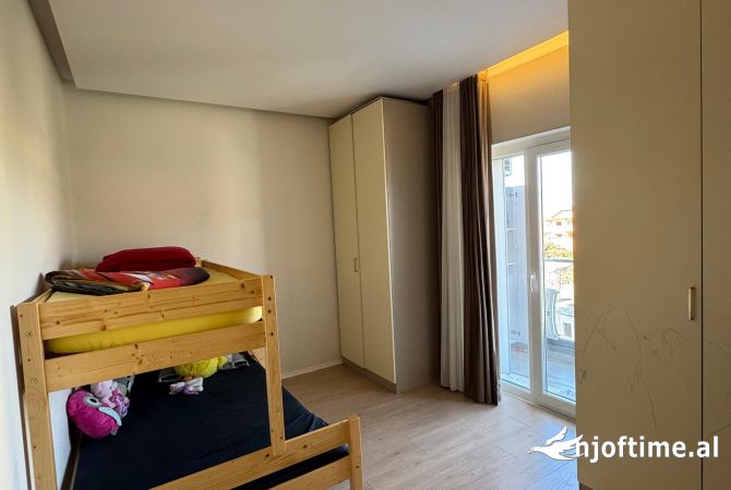 Shtepi ne shitje Apartament ne Tirane, 2+1, Mobilimi E mobiluar, Pagesa 245,000  Euro.
