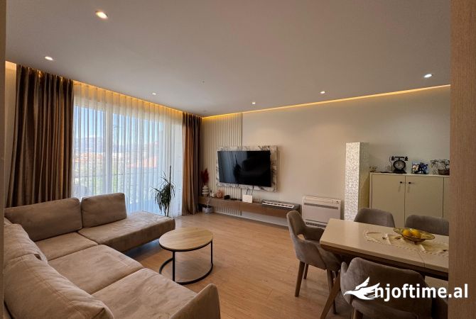 Shtepi ne shitje Apartament ne Tirane, 2+1, Mobilimi E mobiluar, Pagesa 245,000  Euro.