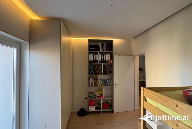 Shtepi ne shitje Apartament ne Tirane, 2+1, Mobilimi E mobiluar, Pagesa 245,000  Euro.