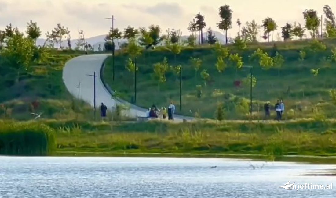 Shtepi ne shitje Apartament ne Tirane, 2+1, Mobilimi Bosh, pa mobiluar, Pagesa 92,600  Euro.