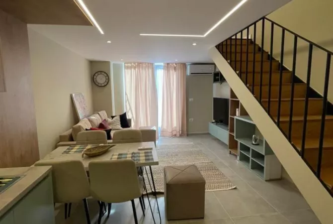 Shtepi ne shitje Duplex(shtepi me 2 kate) ne Tirane, 1+1, Mobilimi E mobiluar, Pagesa 119,990  Euro.