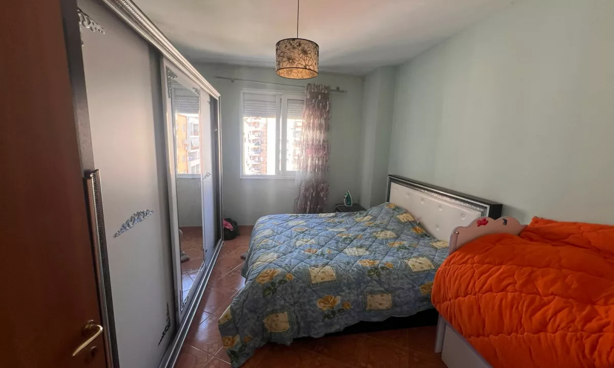 Shtepi ne shitje Apartament ne Tirane, 1+1, Mobilimi E mobiluar, Pagesa 87,000  Euro.