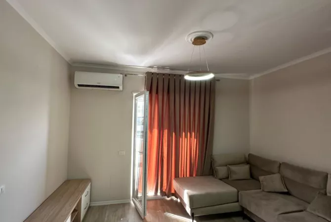 Shtepi ne shitje Apartament ne Tirane, 1+1, Mobilimi E mobiluar, Pagesa 85,000  Euro.